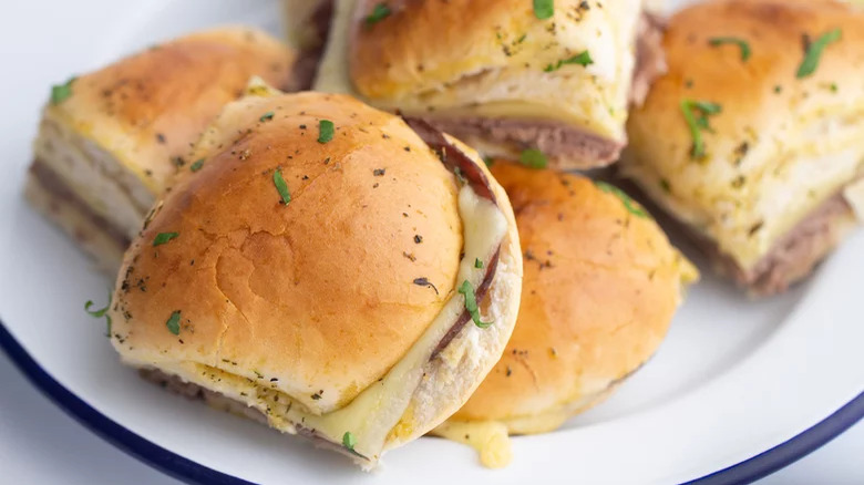 close up of roast beef sliders