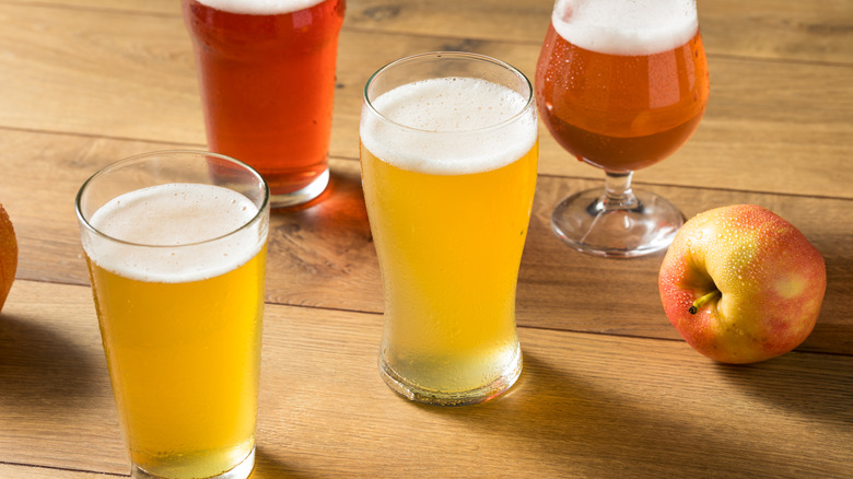 cider in glasses with apple