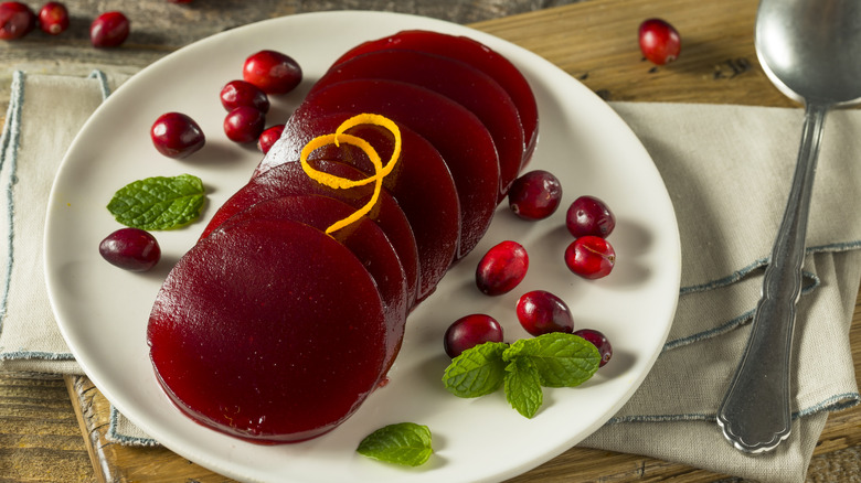 Sliced jellied cranberry sauce