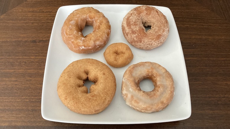 plate of five apple cider donuts