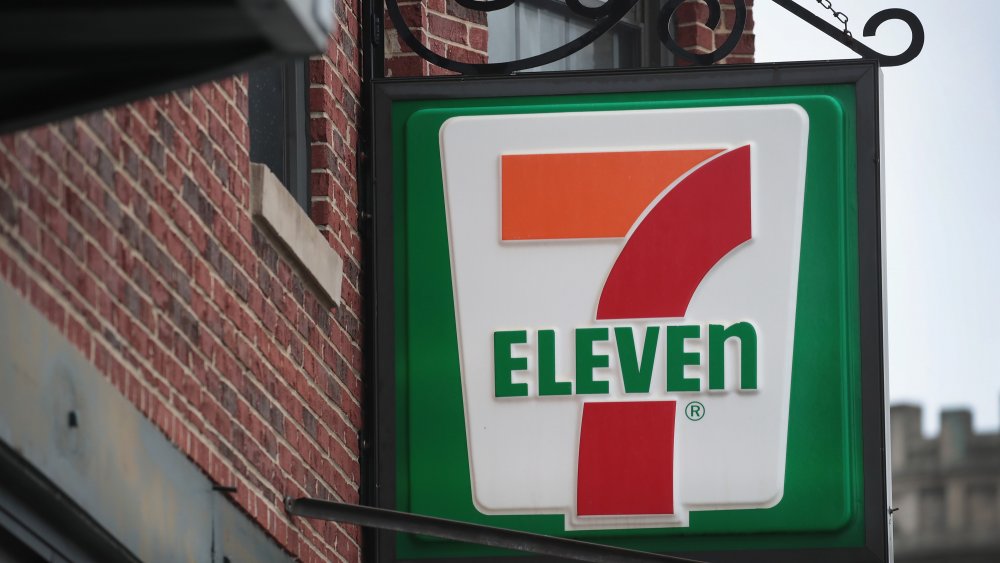 7-Eleven sign