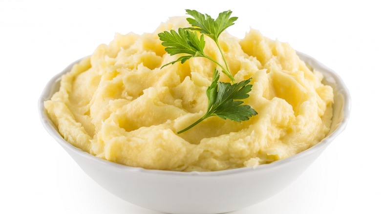 mashed potatoes with garnish