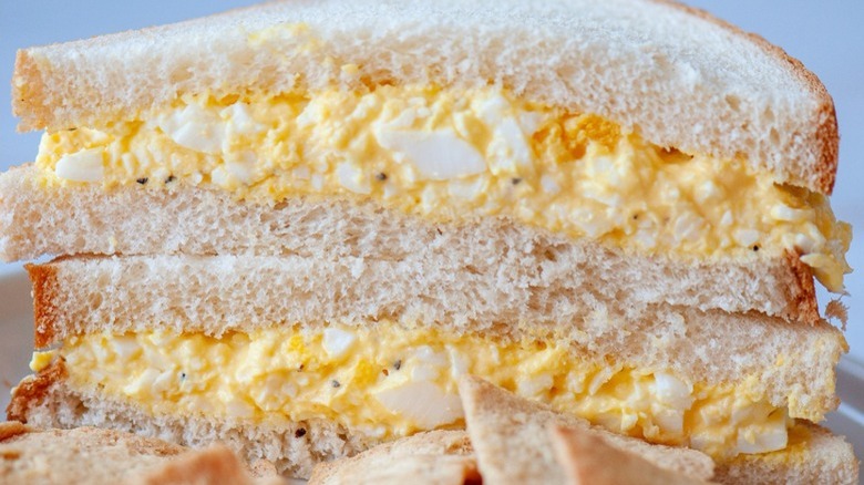 sliced egg salad sandwich