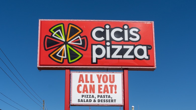 Sign outside of CiCis Pizza