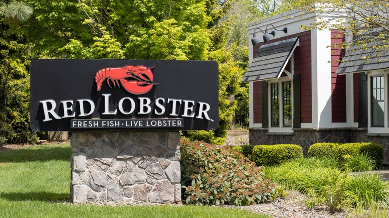 Sign in front of Red Lobster