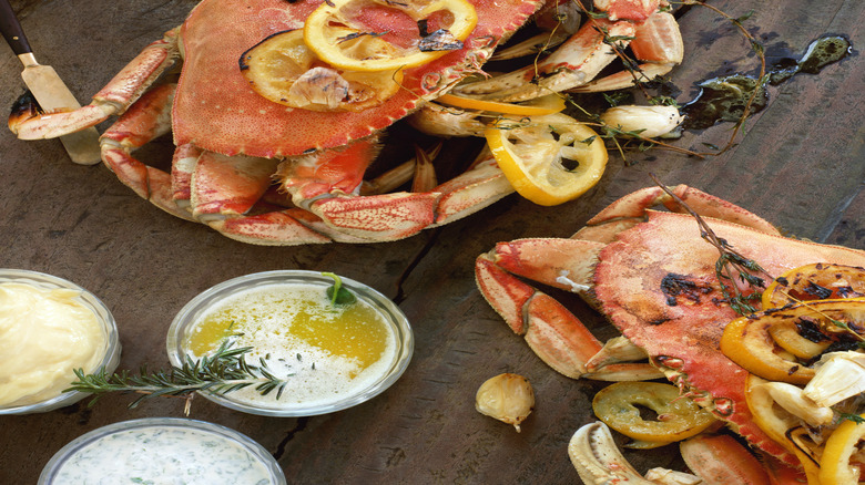 Crab with lemon and melted butter
