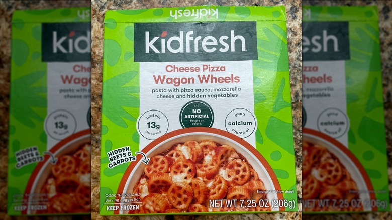 A meal from Kidfresh is packaged in a green box.