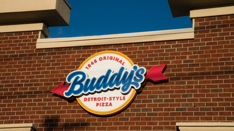 Buddy's Pizza sign