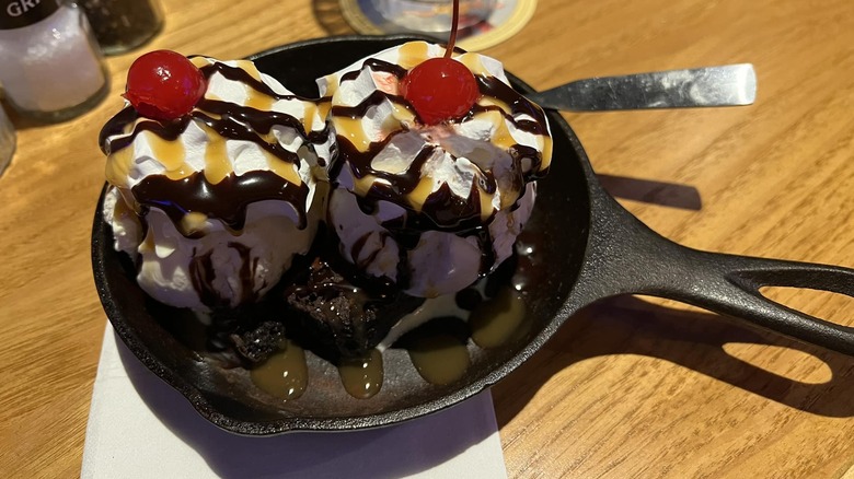 brownie ice cream sundae