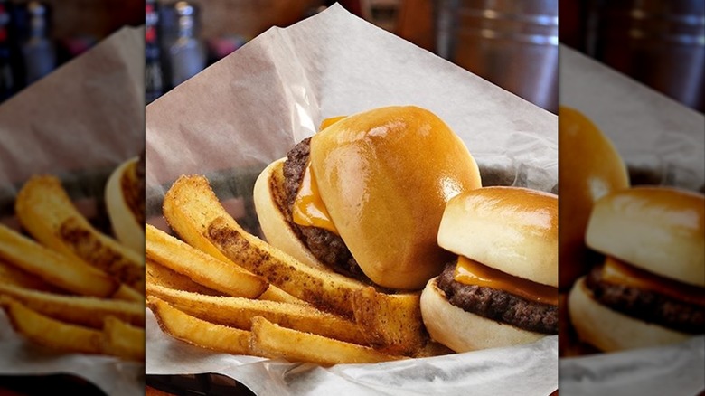 a kids' meal at Texas Roadhouse of sliders and fries