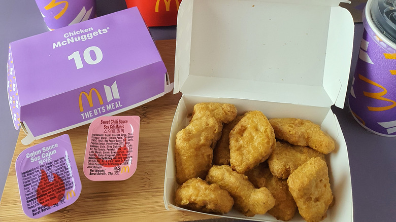 mcdonalds chicken mcnuggets and dipping sauces