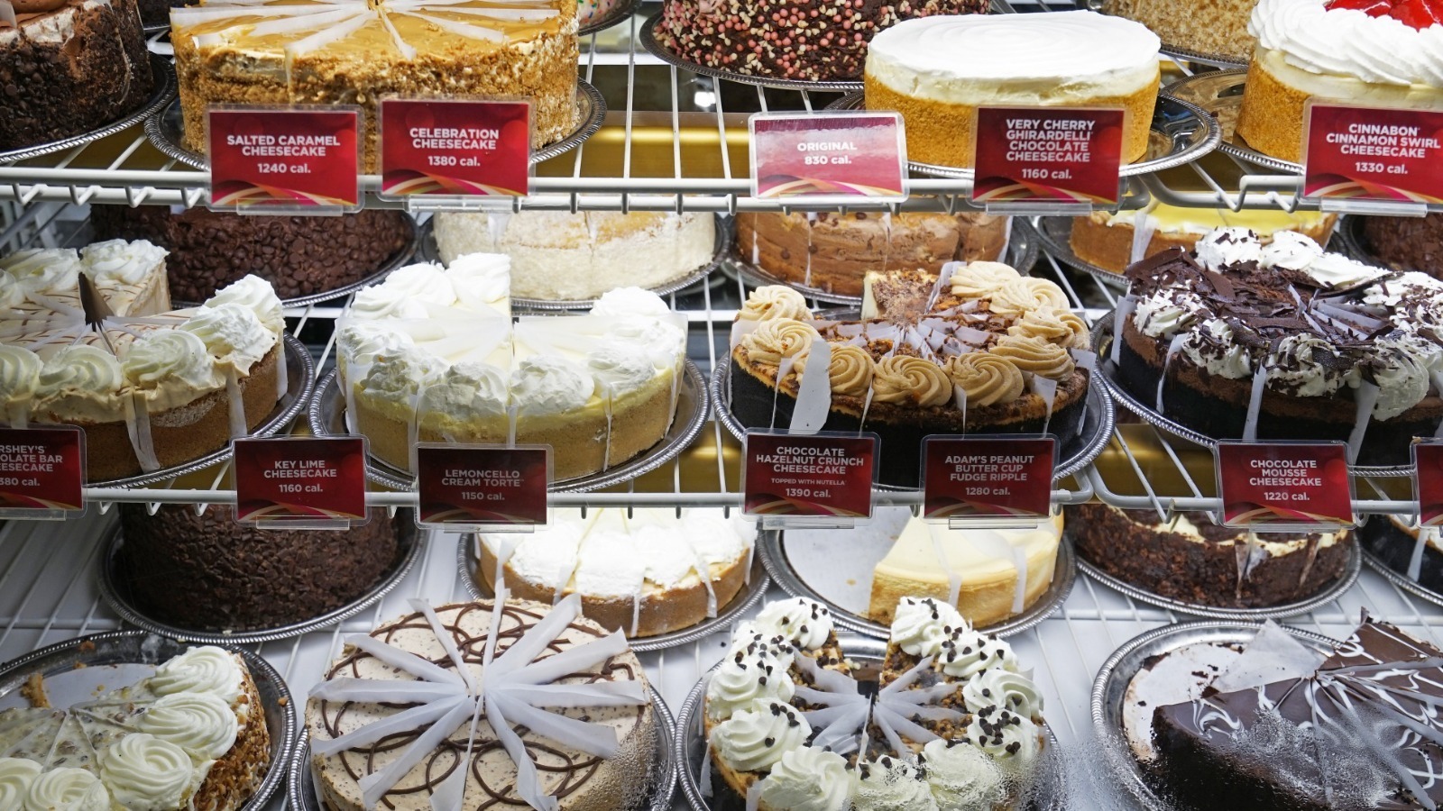 A Group Of AntiVaxxers Just Took Over A New York Cheesecake Factory