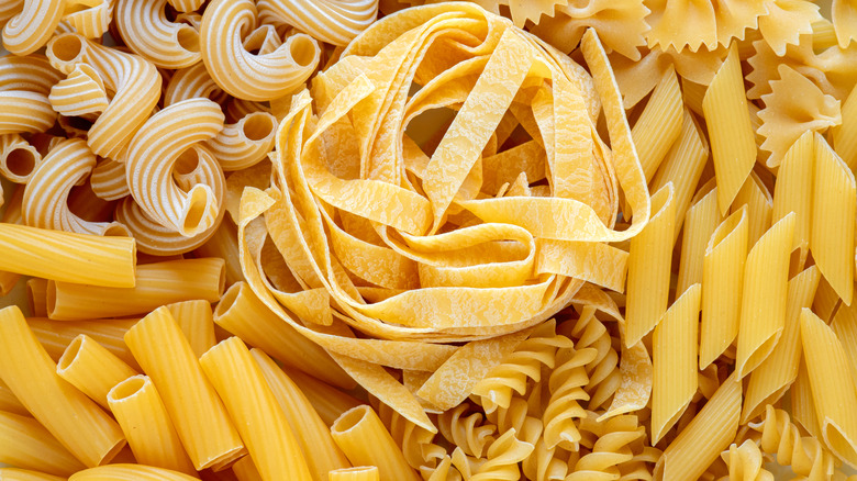 a mix of pastas 