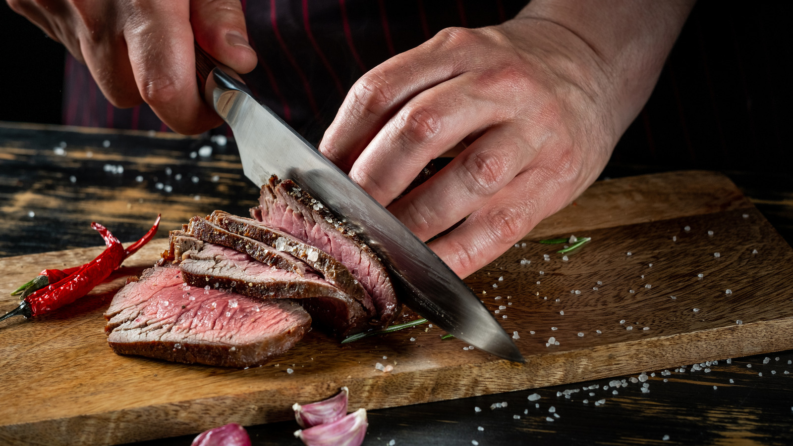 A Longhorn Steakhouse Chef Has A Clever Trick For Checking Steak