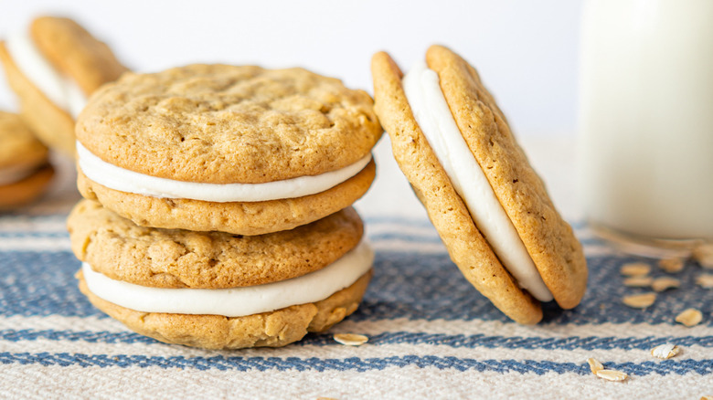 Oatmeal cream pie cookie sandwiches