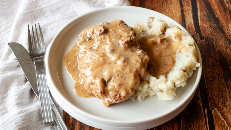 meat patty with mushroom gravy