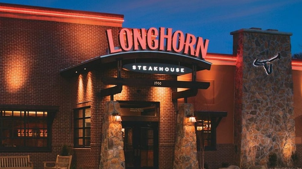 LongHorn Steakhouse exterior