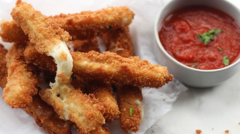 30-Minute mozzarella sticks and marinara