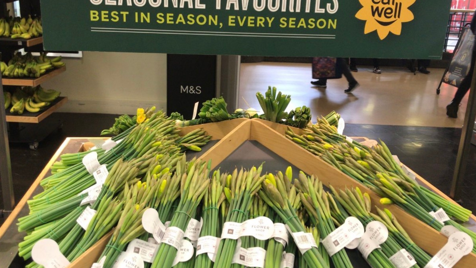 A UK Grocery Store Disturbingly Displayed Poisonous Daffodils Next To