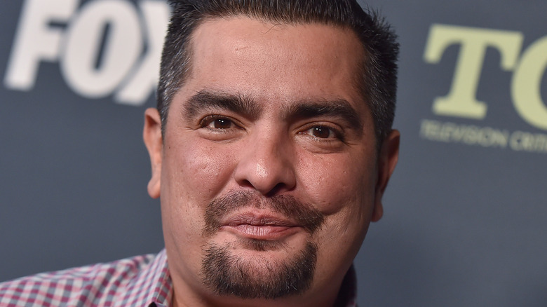 Chef Aarón Sánchez smiling on red carpet