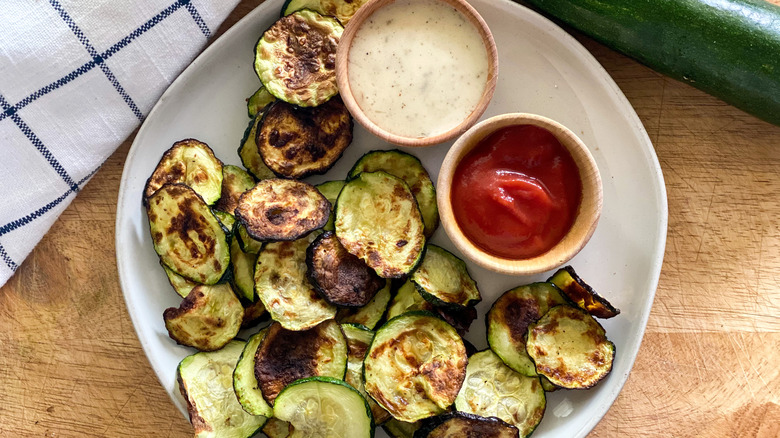 Air fried zucchini chips