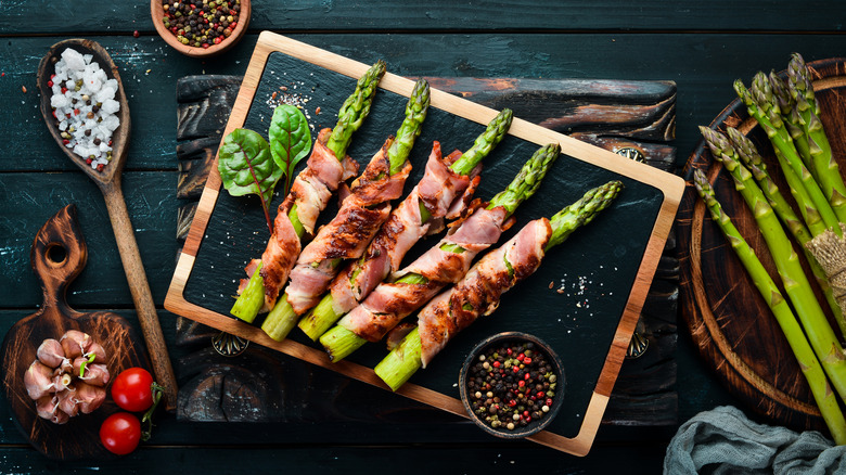 bacon-wrapped asparagus 