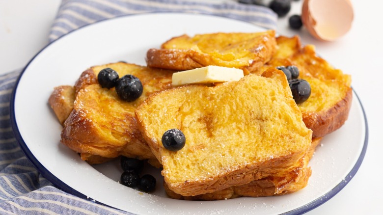 french toast with blueberries