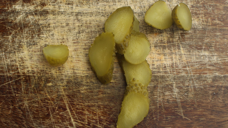 sliced pickles