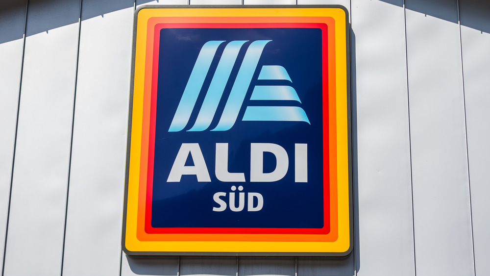 Aldi sign on grocery store