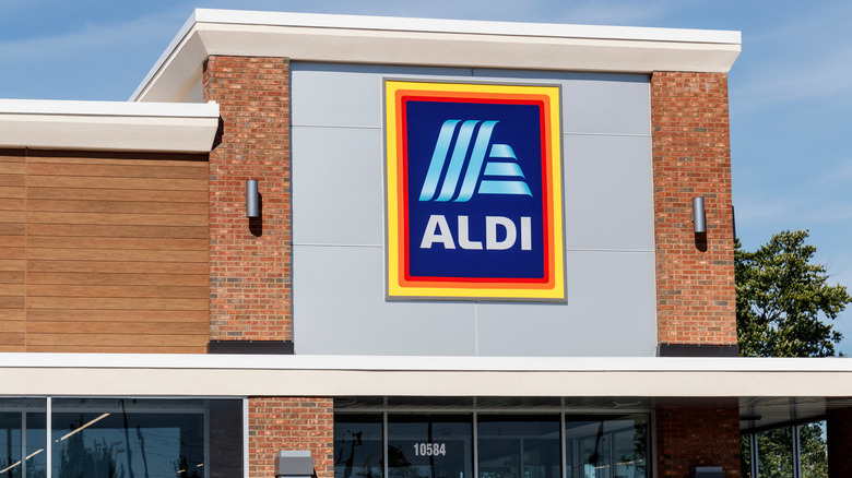 Aldi store sign and street number