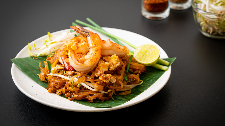 pad thai with shrimp