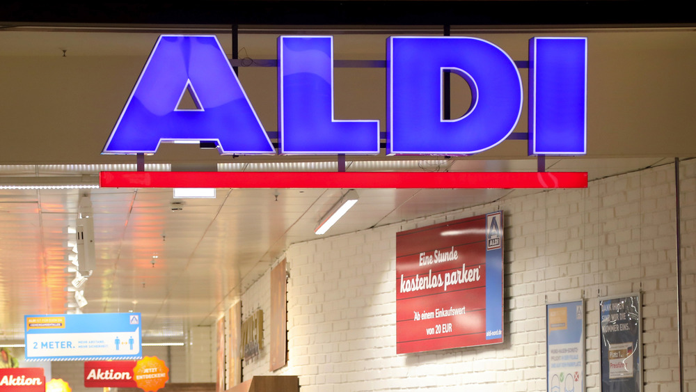 Aldi entryway