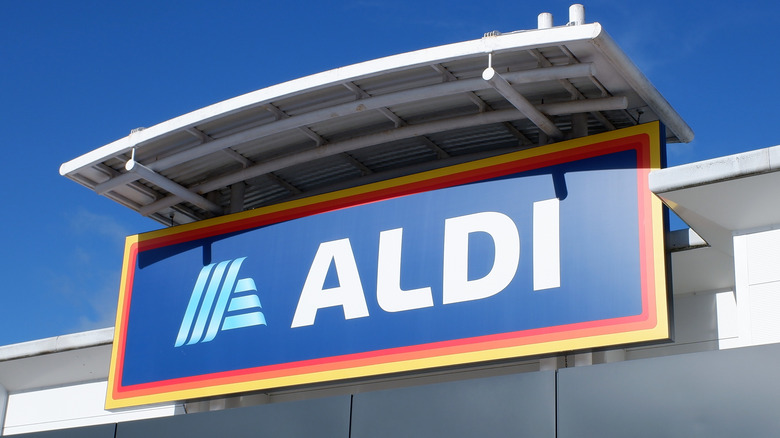 Aldi exterior sign