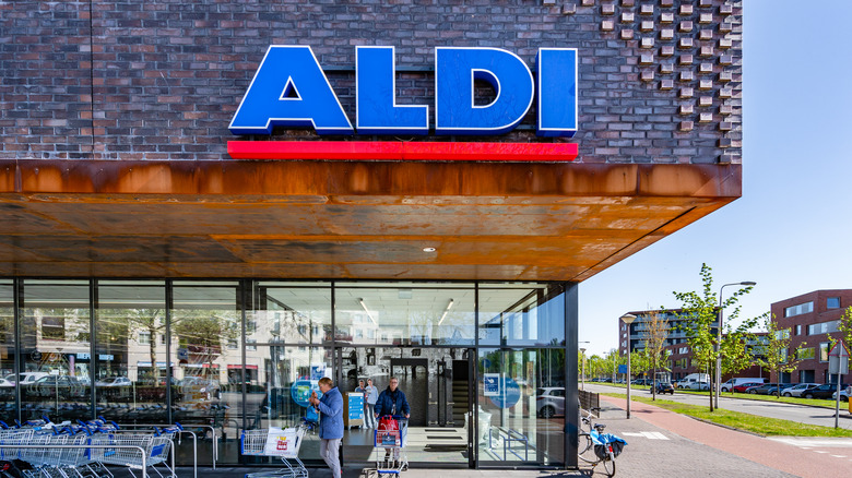 Aldi store front