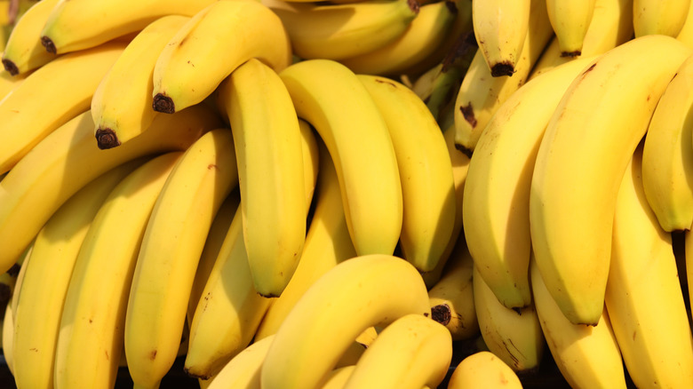 A pile of yellow bananas.