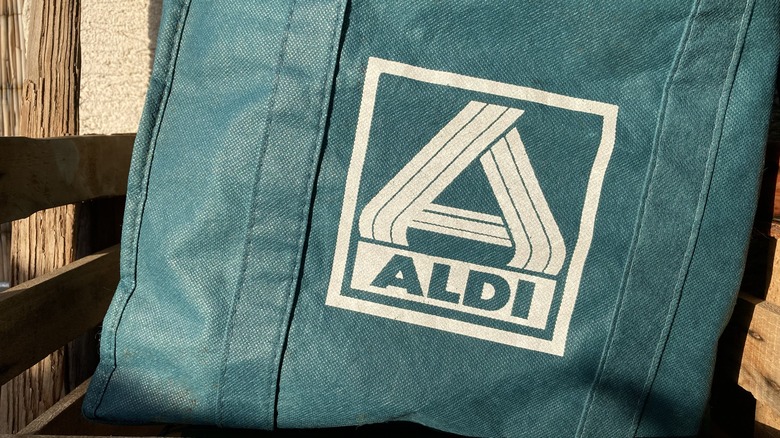closeup of teal Aldi bag