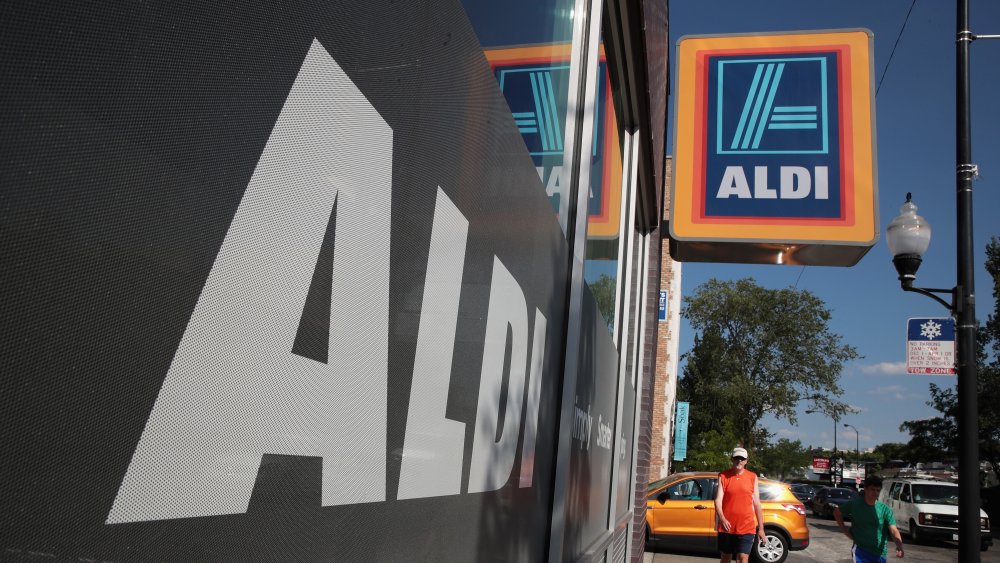 Exterior signage Aldi