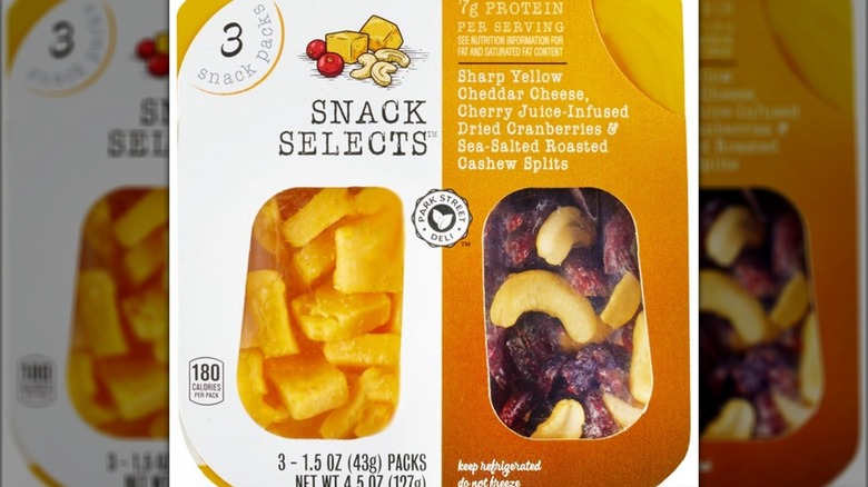 Park Street Deli Cheddar, Cranberry, and Cashew Snack Selects from Aldi
