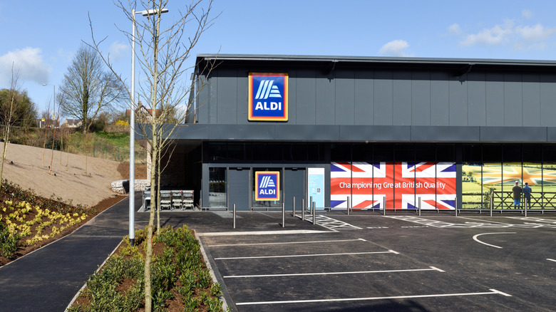 Aldi UK exterior