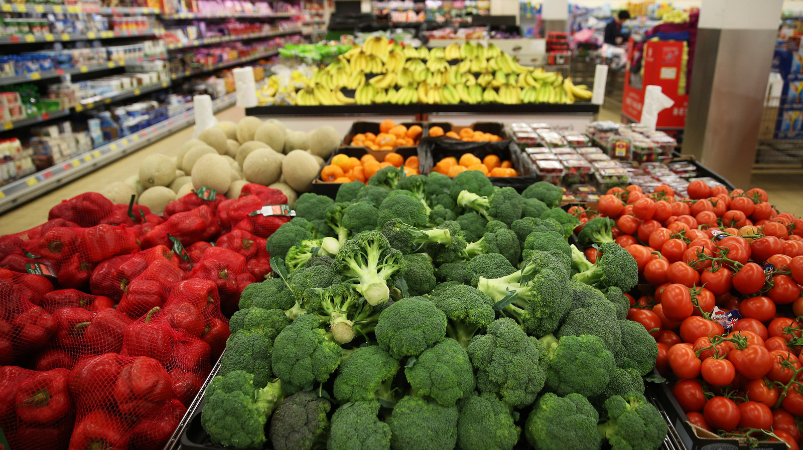 Aldi Shopper Seen Swapping Berries Reddit Is Both Grossed Out And