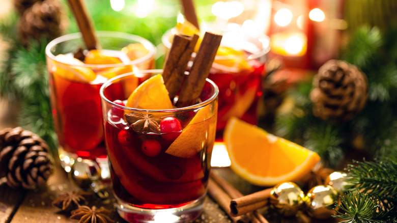 Mulled wine in clear mugs