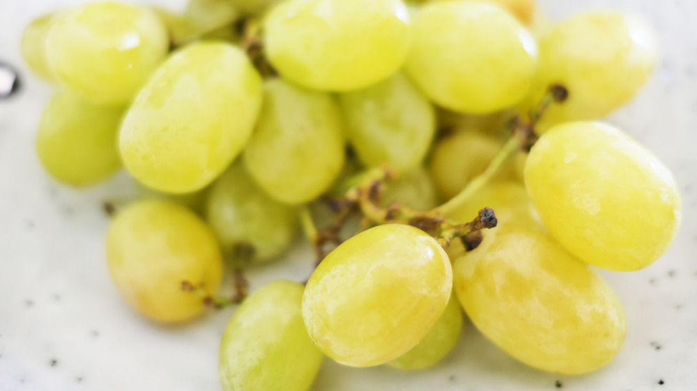 Green grapes close up