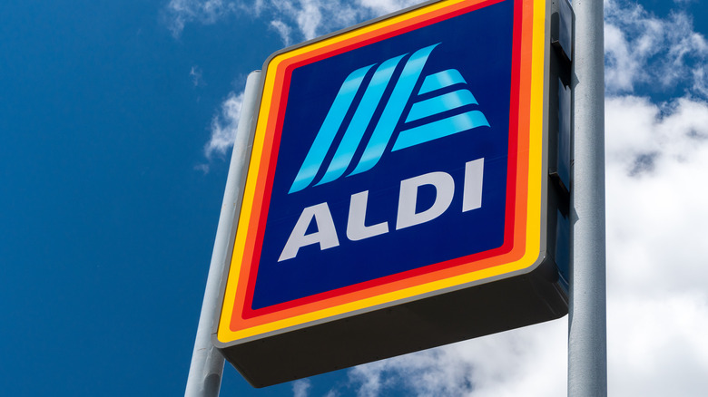 Aldi store sign