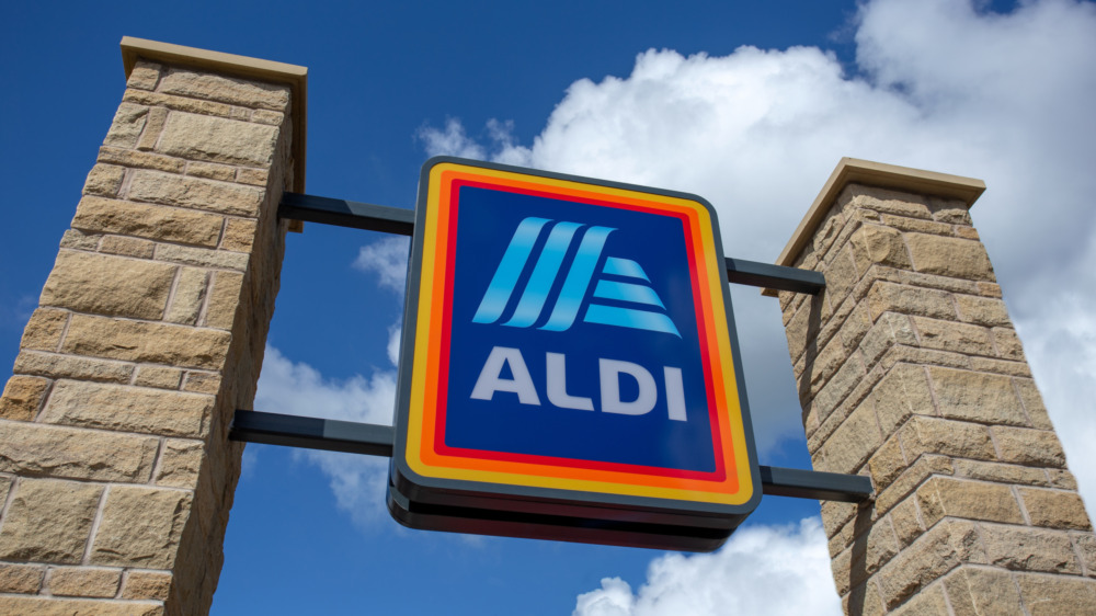 Aldi sign outside