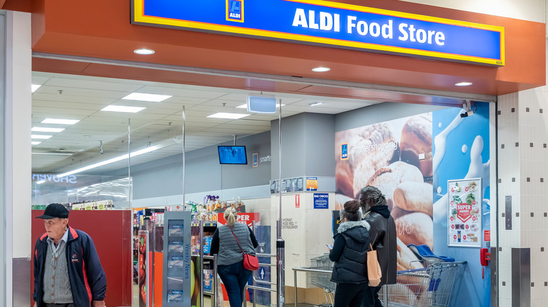 Aldi store front