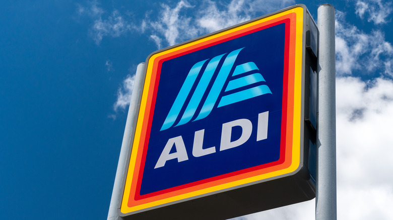 Aldi store sign