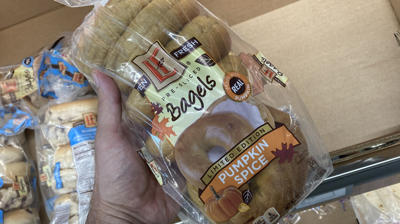 bag of Aldi pumpkin spice bagels