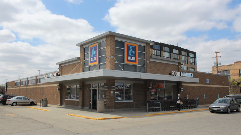 Aldi store front