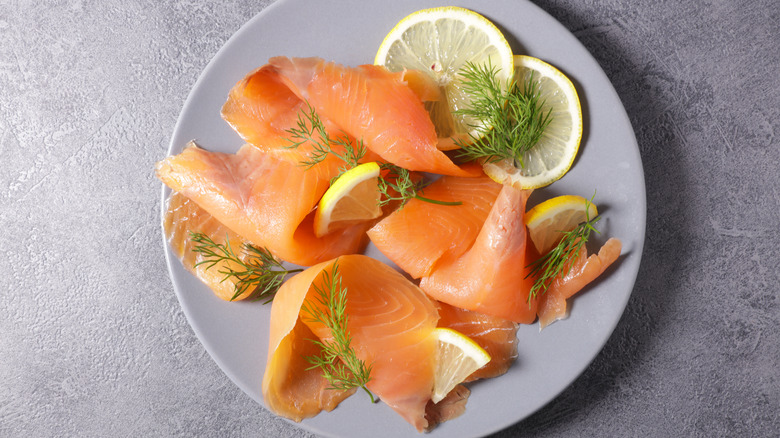 smoked salmon with lemon and dill