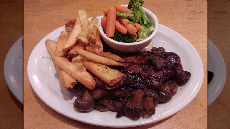 A Texas Roadhouse steak dinner